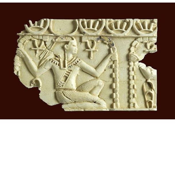 שנהב-שומרון-דמות-מצרית-כורעת-1